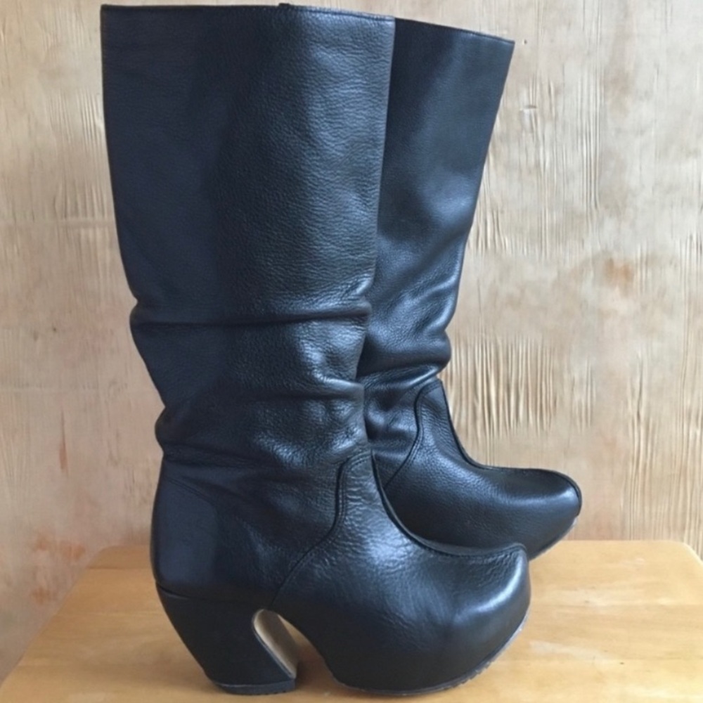 JOHN FLUEVOG Prepares Volunteer Boot